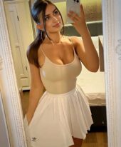 Natural Looking Hot Escort Meera